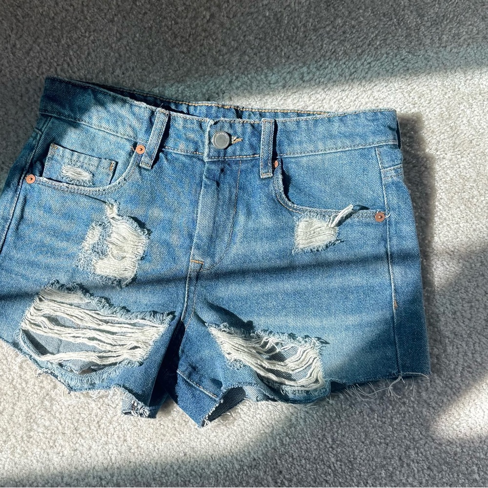 Blank NYC The Barrow distress shorts